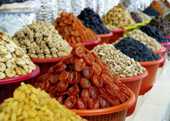Trockenfrüchte und Nüsse auf einem usbekischen Markt