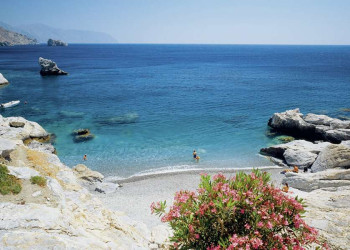 Einsame Badebucht auf einer griechischen Insel