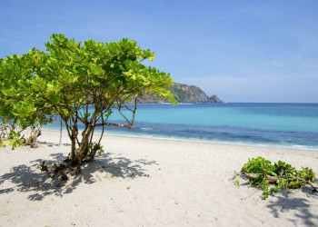 Sand, Meer und Palmen auf der Insel Lombok