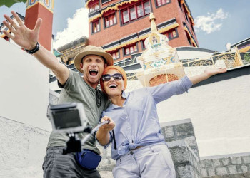 In Tibet findet sich immer die richtige Kulisse für ein Selfie