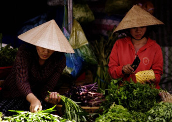 Frisches Obst und Gemüse auf einem Markt in Vietnam