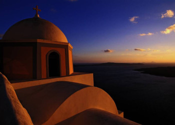 Stimmungsvoller Sonnenuntergang auf Santorin