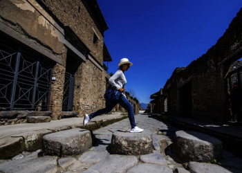 Antike Variante des Zebrastreifens in Pompeji