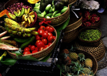 Balis Märkte locken mit buntem Obst und Gemüse