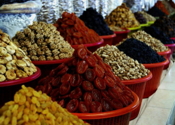 Trockenfrüchte und Nüsse auf einem usbekischen Markt
