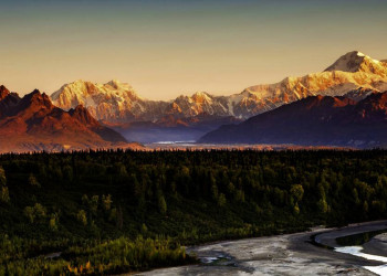 Der Denali oder Mt. McKinley im Sonnenlicht