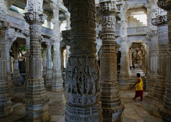 Im Tempel von Ranakpur