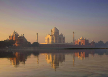 Magischer Morgennebel am Taj Mahal