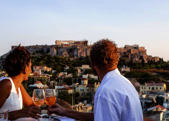 Entspannen vor antiker Kulisse mit Akropolis