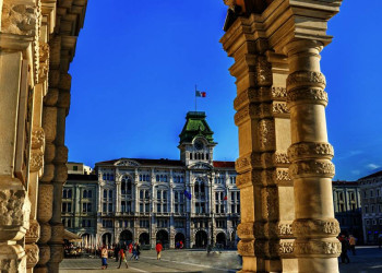 Auf der Piazza Unita in Triest