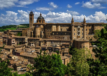 Der mächtige Palazzo Ducale in Urbino, heute Nationalgalerie