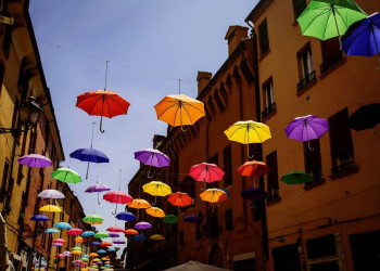 In Bologna braucht man keine Regenschirme