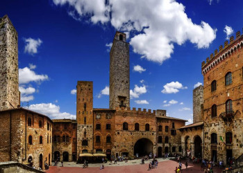 Der Hauptplatz von San Gimignano