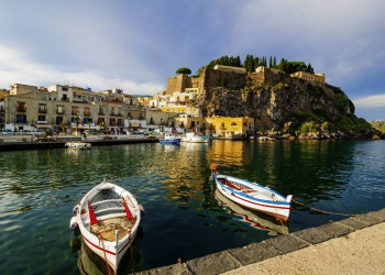 Hafen in Lipari-Stadt