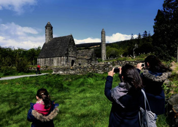 Die Klosteranlage in Glendalough im County Wicklow