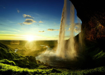 Der Seljalandsfoss - einer der schönsten Wasserfälle Islands