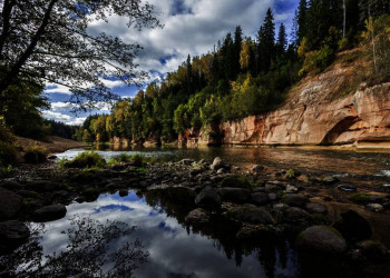 Der Gauja-Fluss in Lettland
