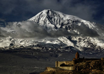 Kloster Chor Wirab vor der Kulisse des Ararat
