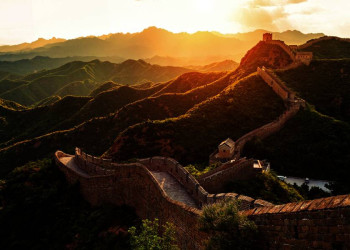 China -Große Mauer bei Sonnenuntergang