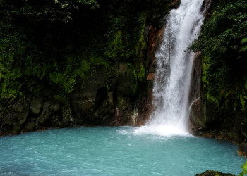 Der Fluss Río Celeste im Tenorio-Nationalpark