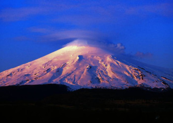 Der schneebedeckte Osorno-Vulkan in Chile