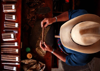 Auf Kuba ist bei Zigarren echte Handarbeit gefragt!