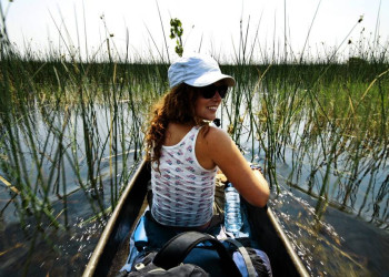 Fahrt mit dem Mokoro im Okavangodelta