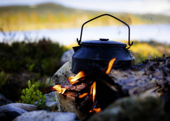 Typisch Finnland: Kaffee vom knisternden Lagerfeuer