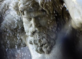 Verblüffend lebensechte Statuen aus Marmor!