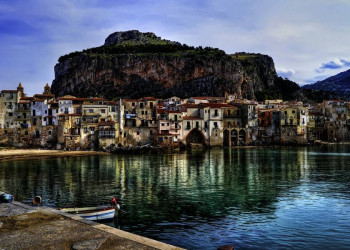Die Altstadt und der Felsen von Cefalù