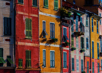 Bunte Häuserfassaden in Ligurien