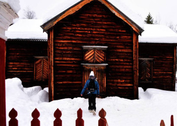 Auf dem Schlitten zum Ziel: die Wildniskirche Pielpajärvi
