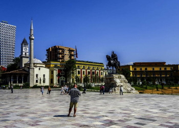 Der Skanderbeg-Platz in Tirana
