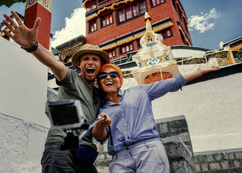 In Tibet findet sich immer die richtige Kulisse für ein Selfie
