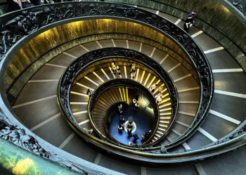 Treppenhaus in den Vatikanischen Museen