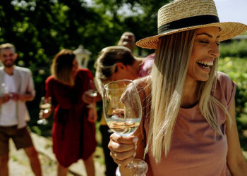 Weinprobe im Weinberg