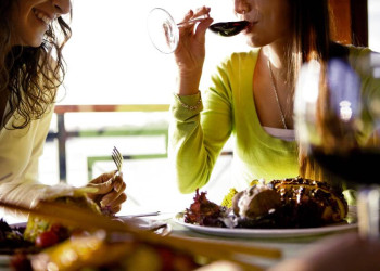 Bei einem gemeinsamen Restaurantbesuch schmeckt es am besten!