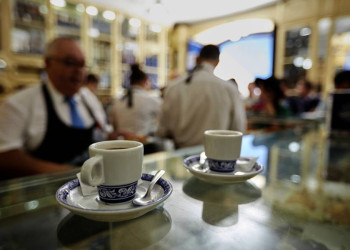 Hübsche Tässchen gefüllt mit Bica.