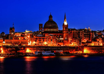 Valletta bei Nacht