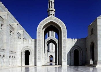 Einer der Innenhöfe der Sultan-Qaboos-Moschee in Maskat