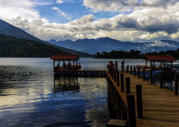 Blick auf den Atitlánsee in Guatemala