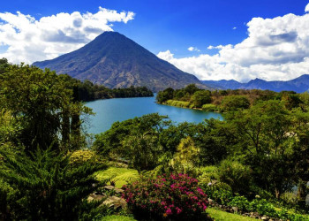 Der Lago de Atitlán in Guatemala - für viele der schönste See der Welt