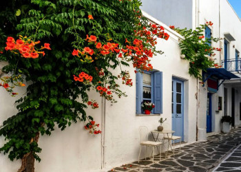 Gasse in Parikia auf der Insel Paros