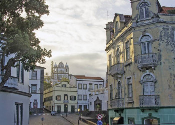 Stadtansicht von Horta auf der Insel Faial