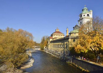 Müllersches Volksbad im Herbst