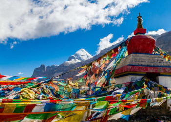 Kailash und Gebetsfahnen