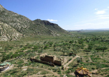 Landschaft mit Ruinen und Pavillons