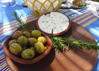 Oliven und Kräuterdip