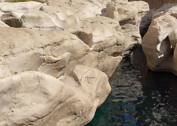 Schlucht und Wasserbecken