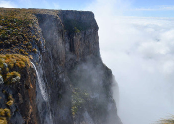 Wasserfall und Wolken